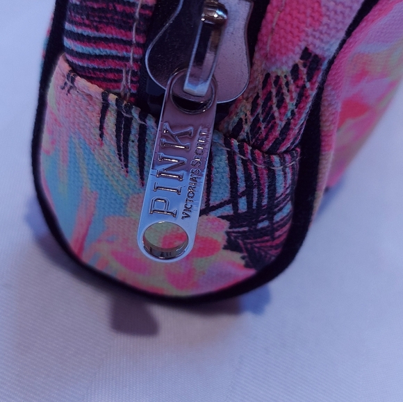 PINK VICTORIA SECRET CANVAS CASE! - Picture 4 of 5